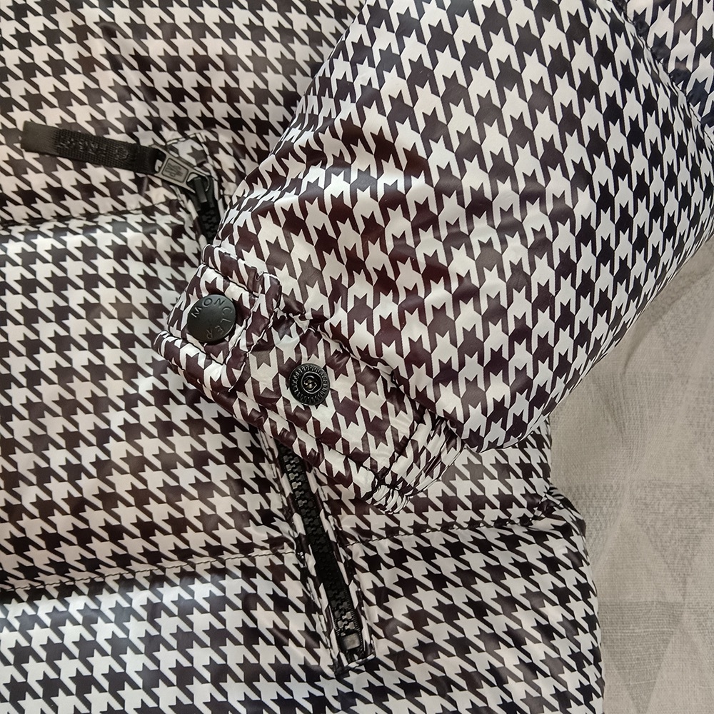 Moncler Houndstooth Thickened Short Down Jacket - Picture 4 of 6